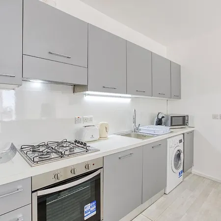 Beautiful & Modern 2br In By 360 Estates *